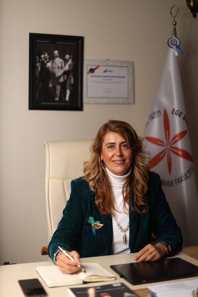 Alev Fatoş Parsa